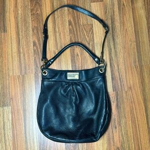 Marc by Marc Jacob’s black genuine leather purse.